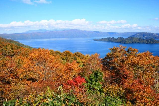 【紅葉・見ごろ】十和田湖（発荷峠展望台・道の駅十和田湖）