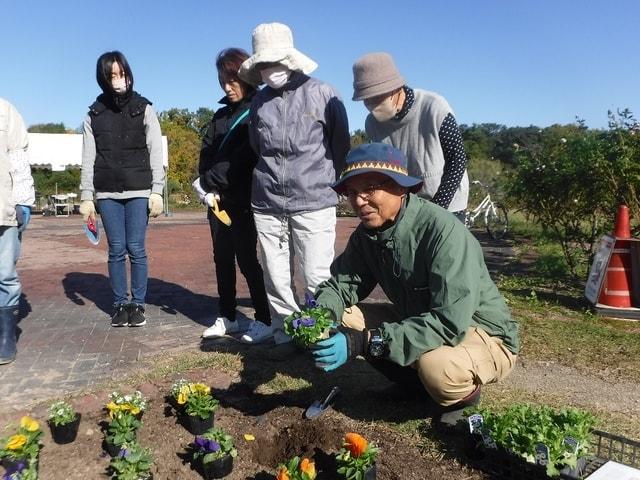 宿根草とハーブのガーデニング講習会（11月）