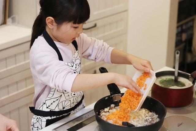 パパママをおもてなし　なりきりカフェ店員