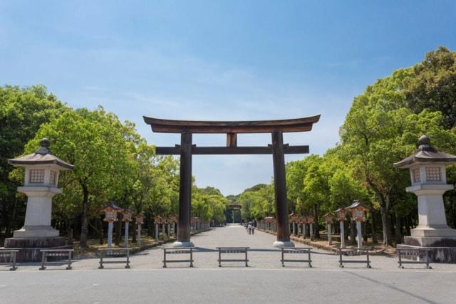 地元ガイドと一緒に日本の誕生と江戸時代の魅力を探る：橿原神宮と今井町歴史ツアー