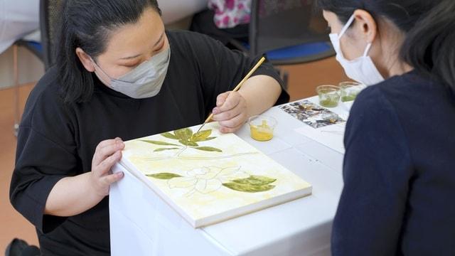 アートラボぎふ　日本画・ニホンガ ーたらしこみ技法による同時体験！ー