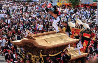 騎馬隊、だんじりが駆け抜ける！見応え抜群の秋祭り特集