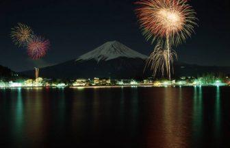 澄んだ冬の夜空に咲く河口湖の冬花火、本当は秘密にしておきたいビュースポット３選