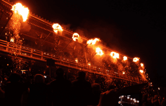 【お祭り】夜空に舞う松明の火の粉！東大寺のお水取りへ