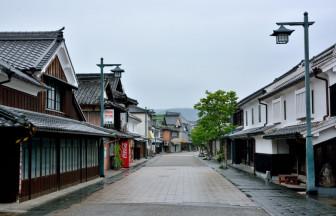 タイムスリップしたかのような古い居蔵家が残る「塩田津」