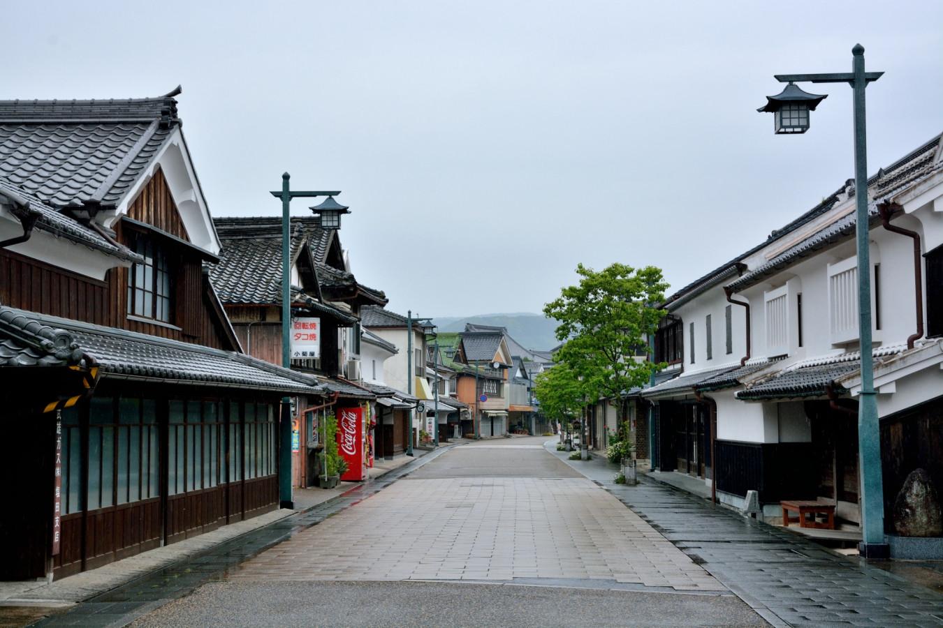 タイムスリップしたかのような古い居蔵家が残る「塩田津」