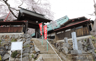 桜と大ムカデの彫刻が見どころ！信玄公ゆかりの「吉祥寺」