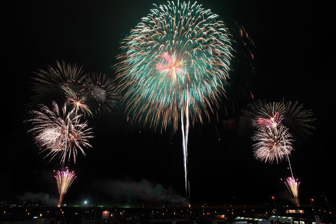 【8月14日～16日】秋田の花火大会が目白押し！